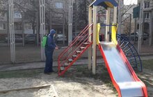 Фото 30: На території Львова проводять миття і дезінфекцію дитячих майданчиків