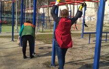Фото 36: На території Львова проводять миття і дезінфекцію дитячих майданчиків