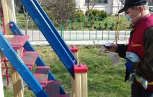 Фото 47: На території Львова проводять миття і дезінфекцію дитячих майданчиків