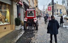 Фото 47: На вулицях Львова працює більше 50 одиниць снігоприбиральної техніки