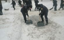 Фото 7: Підприємці, військові та будівельні компанії допомагають місту з прибиранням снігу