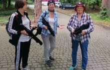 Фото 6: Максимум задоволення: львівські панянки поважного віку зіграли у лазерний бій