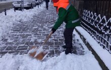 Фото 6: Комунальна техніка і двірники працюють на вулицях міста