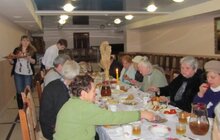 Фото 5: На Різдвяні свята потребуючі розділили радість святкування