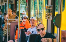 Фото 6: У Львові для захисників, які відновлюються у реабілітаційних центрах, провели екскурсію трамваєм
