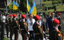 Фото 3: У Львові на Личакові вшанували Героїв України
