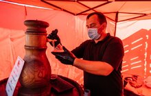 Фото 5: Міський голова Львова відвідав локальний фестиваль Street Food та відзначив підприємців ринку «Шувар» за вагомий внесок у розвиток малого бізнесу