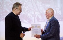Фото 7: На 85-річчі Ярослава Кендзьора, співавтора фільму про прийняття Конституції, Львів передав 20 млн грн для 24-ї бригади