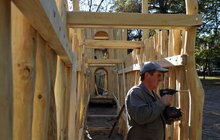 Фото 1: У парку Франка почали встановлювати унікальну ігрову зону «Лис Микита»