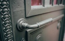 Фото 2: Реставратори відновили двері-близнюки в центрі Львова