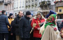 Фото 13: У Львові встановили головного Дідуха міста
