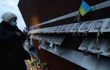 Фото 12: У Львові на Меморіалі пам’яті Героїв Небесної Сотні в небо зринули десятки світлових променів