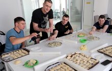 Фото 11: Пацієнти центру НЕЗЛАМНІ спробували новий вид реабілітації – готування їжі