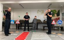 Фото 4: До дітей у модульне містечко на Сихові завітали шкільні офіцери поліції: говорили про безпеку руху