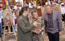 Фото 1: У Львові вшанували полеглих захисників Державної спецслужби транспорту та представили спеціальний мистецький проєкт