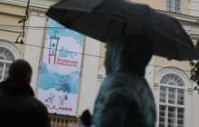 Фото 19: У Львові на пл. Ринок триває «Обливаний понеділок»