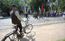 Фото 1: На пр. Свободи відбулося урочисте проходження з нагоди Дня Героїв
