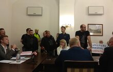 Фото 4: Активісти зірвали засідання виконавчого комітету ЛМР