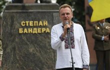 Фото 5: У День Героїв у Львові поклали квіти до пам’ятника Степану Бандері та інших захисників України