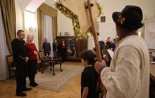 Фото 8: Вертеп з переселенців: у Львові мешканці модульного містечка організували справжнє дійство (відео)