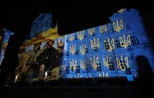 Фото 5: До річниці повномасштабної війни в Україні, швейцарський митець Геррі Хофштеттер підсвітив будівлі у Львові