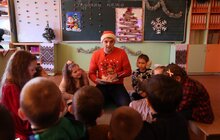 Фото 7: Сьогодні тисячі дітей в школах, садочках і лікарнях Львова читали різдвяні казки
