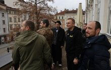 Фото 19: У Львові запустили безкоштовні екскурсії для військових, що лікуються у місті (відео)