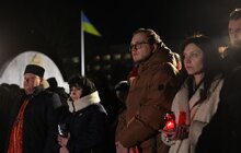 Фото 9: У Львові в пам’ять про українських Героїв у небо запустили символічні світлові промені