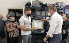 Фото 8: Мер нагородив дипломом колектив ТзОВ «Маріо» за пошиття захисних костюмів для медиків під час карантину
