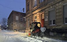 Фото 12: Львів очищають від снігу: вночі працювало 87 прибиральних машин, зранку задіяли ще 12 рейдерів і 63 мотощітки