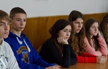 Фото 16: Духовні зустрічі священиків із вчителями та учнями