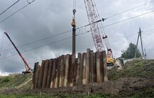 Фото 7: Будівництво шляхопроводу на Рясне: активні роботи тривають з обох сторін споруди