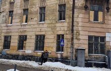 Фото 5: Через ворожий обстріл у Львові вибито понад 100 вікон: більшість з них вже закриті плівкою або фанерою