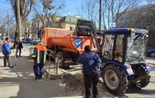 Фото 7: Вулиці Львова прибирають після зими: вже вивезли понад 110 машин бруду та піску
