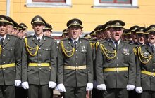 Фото 19: Вітаючи випускників Академії сухопутних військ, Андрій Садовий запропонував вже впровадити стандарти НАТО в Україні