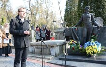 Фото 13: На Личаківському кладовищі у Львові вшанували пам’ять Володимира Івасюка