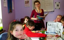 Фото 2: Для вивчення англійської, діткам подарували підручники