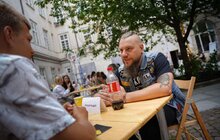 Фото 10: Неформальна зустріч з посадовцями: у дворику Ратуші працівники міськради зустрілись із молоддю міста