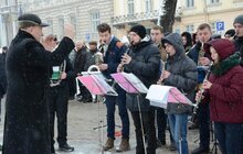 Фото 5: З нагоди відкриття ХХІІІ зимових Олімпійських Ігор у Львові підняли Державний прапор України