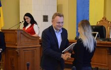 Фото 14: Мер Львова привітав цьогорічних стажувальників міської ради та вручив їм дипломи