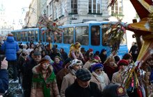 Фото 28: Звізду Миру та десятки інших різдвяних зірок пронесли Львовом учасники Ходи звіздарів