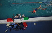Фото 7: Діти з багатодітних та малозабезпечених сімей безкоштовно навчаються плавати