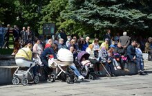 Фото 5: На площі перед ліцеєм ім. В. Симоненка сьогодні відбуваються святкові заходи