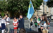 Фото 1: У Львові вшановують 73-тю річницю депортації кримськотатарського народу з Криму