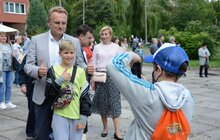 Фото 37: На площі перед ліцеєм ім. В. Симоненка сьогодні відбуваються святкові заходи