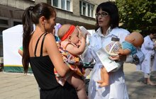 Фото 25: Львів’яни можуть просто неба отримати консультації спеціалістів, пройти медичне обстеження і навчитись надавати домедичну допомогу