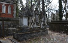 Фото 8: Цього року у музеї «Личаківський цвинтар» особливу увагу приділять реставрації поховань діячів українського національно-визвольного руху