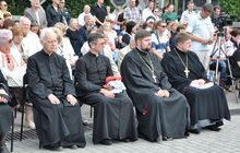 Фото 4: На Личаківському кладовищі замайорів синьо-жовтий прапор 