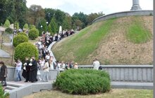Фото 13: На Личаківському кладовищі замайорів синьо-жовтий прапор 