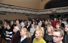 Фото 1: Польській громаді передали символічний ключ від Польського дому